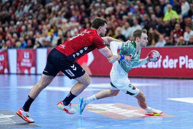 Johannes Golla SG Flensburg Handewitt, 04 , Mathias Gidsel Fuechse Berlin, 19 GER, SG Flensburg Handewitt vs Fuechse Berlin, Handball, Bundesliga, Matchday 16, Season 2026 2026, 11 12 2025 GER, SG Flensburg Handewitt vs Fuechse Berlin, Handball, Bundesliga, Matchday 16, Season 2026 2026, 11 12 2025 Flensburg Copyright: xEibner-Pressefoto MarcelxvonxFehrnx EP_MFN