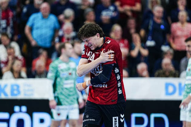Injury Lasse Moeller SG Flensburg Handewitt, 64 GER, SG Flensburg Handewitt vs Fuechse Berlin, Handball, Bundesliga, Matchday 16, Season 2026 2026, 11 12 2025 GER, SG Flensburg Handewitt vs Fuechse Berlin, Handball, Bundesliga, Matchday 16, Season 2026 2026, 11 12 2025 Flensburg Copyright: xEibner-Pressefoto MarcelxvonxFehrnx EP_MFN