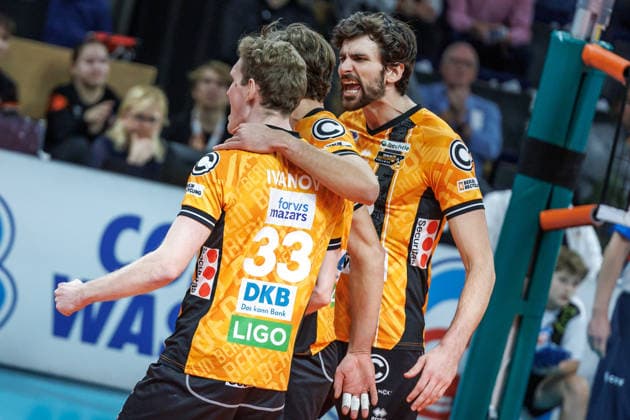 11 12 25, Berlin, Volleyball 1 Bundesliga, Men, CEV Champions League , BR Volleys Club Voleibol Guaguas, Max Schmeling Halle The team is happy about the first point win BR Volleys