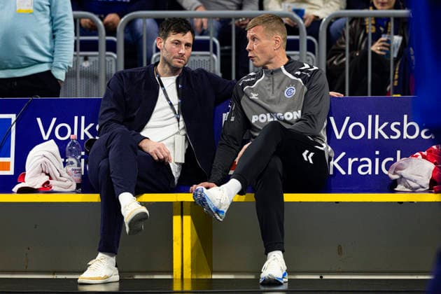 Rhein Neckar Löwen vs VfL Gummersbach DAIKIN Handball Bundesliga 2025 26 Uwe Gensheimer Sports Director of Rhein Neckar Löwen and head coach Guojon Valur Sigurosson VfL Gummersbach during the DAIKIN Handball Bundesliga 2025 26 match between Rhein Neckar Löwen and VfL Gummersbach at SAP Arena in Mannheim, Germany, on December 11, 2025
