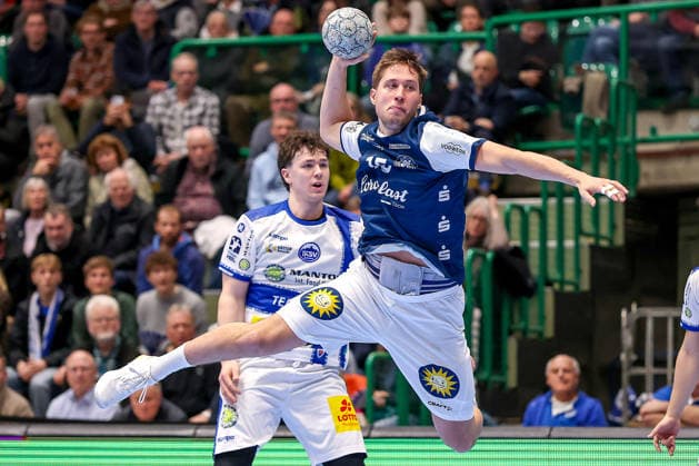 11 12 2025, Handball, HBL, Bergischer HC ThSV Eisenach, Unihalle Wuppertal Lars Kooij BHC 15 throws on goal North Rhine-Westphalia Germany