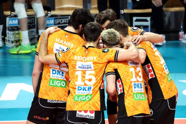 DEU, Champions League, BR Volleys vs Las Palmas, 11 12 2025, Max Schmeling Halle, Berlin, DEU, Champions League, BR Volleys vs Las Palmas, in the picture BR Volleys players circle nordphotoxGmbHx xEngler nph00076
