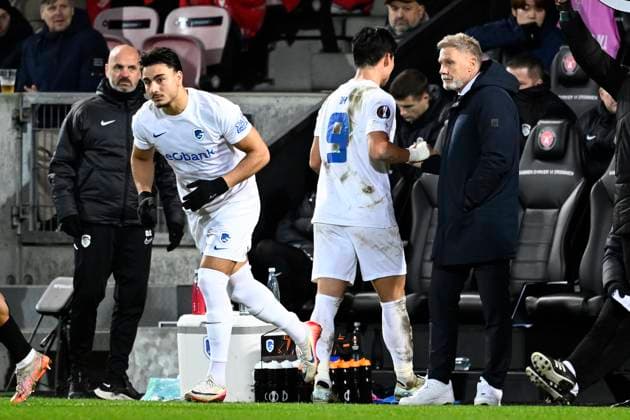 Midtjylland v KRC Genk - UEFA Europa League MIDTJYLLAND, DENMARK - DECEMBER 11 : substitution Erabi Jusef forward of KRC Genk and Oh Hyeon-Gyu forward of KRC Genk and Fink Thorsten head coach of KRC Genk during the UEFA Europa League 2025 26 League Phase MD6 match between Midtjylland and KRC Genk on December 11, 2025 in Midtjylland, Denmark, 11 12 2025 Midtjylland Denmark  Copyright: xTomasxSiskx