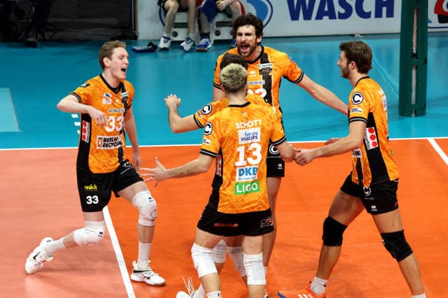 DEU, Champions League, BR Volleys vs Las Palmas, 11 12 2025, Max Schmeling Halle, Berlin, DEU, Champions League, BR Volleys vs Las Palmas, in the picture BR Volleys players circle nordphotoxGmbHx xEngler nph00076