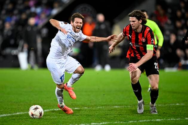 Midtjylland v KRC Genk - UEFA Europa League MIDTJYLLAND, DENMARK - DECEMBER 11 : Hrosovsky Patrik midfielder of KRC Genk and Bech Mads defender of Midtjylland during the UEFA Europa League 2025 26 League Phase MD6 match between Midtjylland and KRC Genk on December 11, 2025 in Midtjylland, Denmark, 11 12 2025 Midtjylland Denmark  Copyright: xTomasxSiskx
