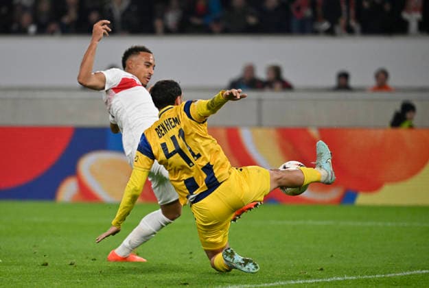Goal kick Action Goal chance Duel, action Jamie Leweling VfB Stuttgart 18 vs Itai Ben Hamo Maccabi Tel Aviv FC 41 VfB Stuttgart vs Maccabi Tel Aviv FC EUROPA LEAGUE EL 11 12 2025 DFL REGULATIONS PROHIBIT ANY USE OF PHOTOGRAPHS AS IMAGE SEQUENCES AND OR QUASI VIDEO VfB Stuttgart vs Maccabi Tel Aviv FC EUROPA LEAGUE EL