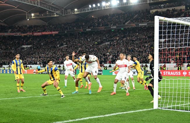 11 12 2025, xsltx, Football UEFA Europa League, VfB Stuttgart Maccabi Tel Aviv v l Josha Vagnoman VfB Stuttgart , Roi Mishpati Maccabi Tel Aviv , Roi Mishpati Maccabi Tel Aviv Goal scored, scores the goal to make it 4 1 Stuttgart