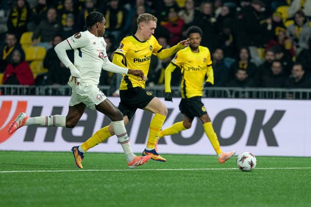 Switzerland UEFA Europa League 2025 26, BSC Young Boys vs LOSC Lille Stadion Wankdorf, Bern Dominik Pech 13 Young Boys in duel with Nathan Ngoy 3 Lille Bern Stadion Wankdorf Bern Switzerland Copyright: xKjetilxWaberx