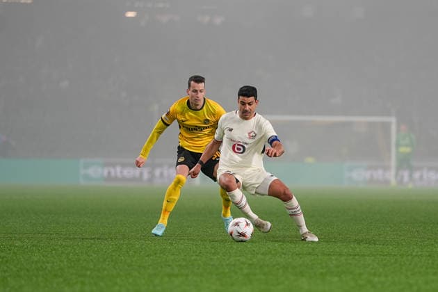 Switzerland UEFA Europa League 2025 26, BSC Young Boys vs LOSC Lille Stadion Wankdorf, Bern Benjamin Andre 21 Lille in duel with Sandro Lauper 30 Young Boys Bern Stadion Wankdorf Bern Switzerland Copyright: xKjetilxWaberx