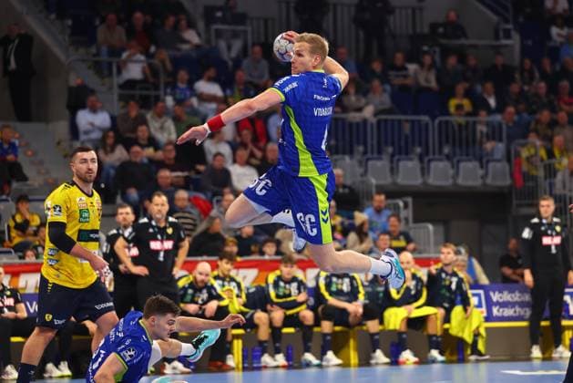 Goal throw by Ellidi Snaer Vidarsson Gummersbach Rhein Neckar Loewen vs VfL Gummersbach, Handball, 1 Bundesliga, 11 12 2025 Rhein Neckar Loewen vs VfL Gummersbach, Handball, 1 Bundesliga, 11 12 2025 Mannheim Copyright: xEibner-Pressefotox EP_RWS