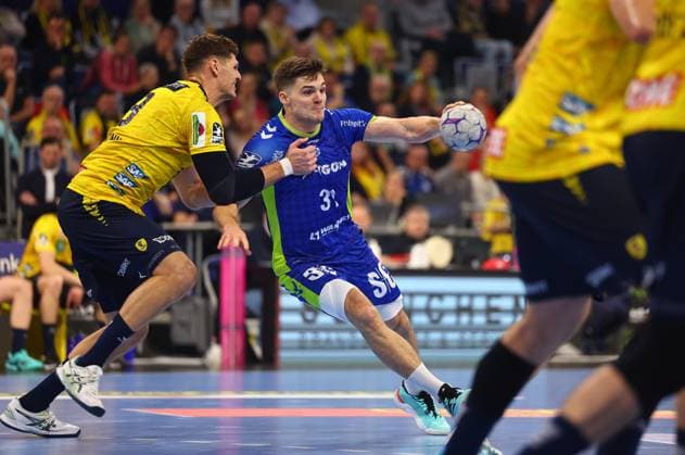 Kay Smits Gummersbach in duel with Sebastian Heymann Rhein Neckar Loewen Rhein Neckar Loewen vs VfL Gummersbach, Handball, 1 Bundesliga, 11 12 2025 Rhein Neckar Loewen vs VfL Gummersbach, Handball, 1 Bundesliga, 11 12 2025 Mannheim Copyright: xEibner-Pressefotox EP_RWS