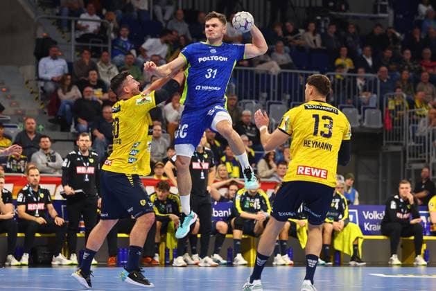 Goal throw by Kay Smits Gummersbach in a duel with Jannik Kohlbacher Rhein Neckar Loewen, left Rhein Neckar Loewen vs VfL Gummersbach, Handball, 1 Bundesliga, 11 12 2025 Rhein Neckar Loewen vs VfL Gummersbach, Handball, 1 Bundesliga, 11 12 2025 Mannheim Copyright: xEibner-Pressefotox EP_RWS