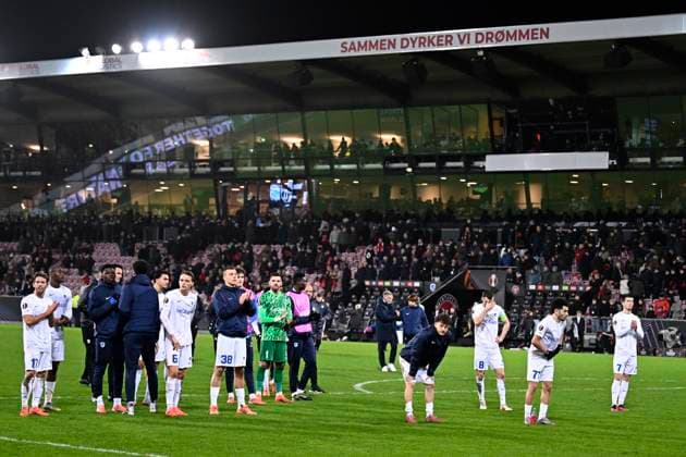 Midtjylland v KRC Genk - UEFA Europa League MIDTJYLLAND, DENMARK - DECEMBER 11 : players of KRC Genk greeting the supporters after the UEFA Europa League 2025 26 League Phase MD6 match between Midtjylland and KRC Genk on December 11, 2025 in Midtjylland, Denmark, 11 12 2025 Midtjylland Denmark  Copyright: xTomasxSiskx