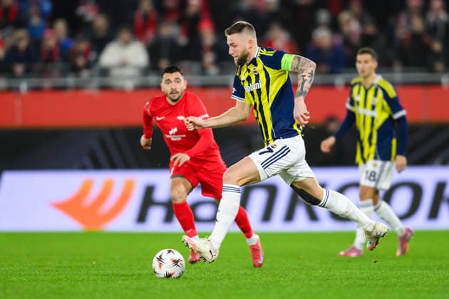 251211 Milan Å kriniar of Fenerbahce during the UEFA Europa League football match between Brann and Fenerbache on December 11, 2025 in Bergen Photo Marius Simensen BILDBYRAN COP 238 MM0053 bbeng fotboll football soccer fotball uefa europa league brann fenerbache  Copyright: MARIUSxSIMENSEN BB251211ZY014