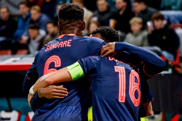 Arnaud Kalimuendo of Nottingham Forest celebrates with teammates after scoring his teams first goal FC Utrecht v Nottingham Forest FC, UEFA Europa League 2025 26 League Phase MD6, FC Utrecht v Nottingham Forest FC, Stadion Galgenwaard, December 11, 2025, Utrecht, Netherlands.
