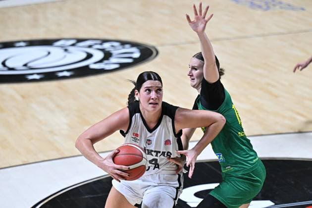 Besiktas BOA v Sopron Basket - FIBA Women’s EuroCup ISTANBUL, TURKIYE - DECEMBER 11: Besiktas BOA player Maria Emmanouela Fasoula (34) in action against Sopron Basket player Zsuzsanna Sitku (R) during the FIBA Women’s EuroCup playoff first leg match between Besiktas BOA and Sopron Basket in Istanbul, Turkiye on December 11, 2025. Cem Tekkesinoglu Anadolu Istanbul Turkey. Editorial use only. Please get in touch for any other usage.  Copyright: x2025xAnadoluxCemxTekkesinoglux