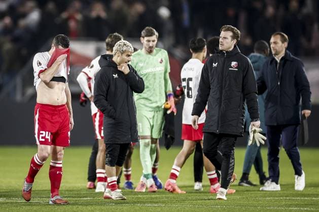 UTRECHT - (l-r) Nick Viergever of FC Utrecht after the UEFA Europa League match between FC Utrecht and Nottingham Forest at the Galgenwaard Stadium on December 11, 2025, in Utrecht, Netherlands. ANP ROBIN VAN LONKHUIJSEN UEFA Europa League matchday 6 2025-2026 xVIxANPxSportx xxANPxIVx 544604394 originalFilename: 544604394.jpg