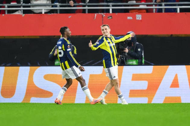 251211 Kerem AktürkoÄülu of Fenerbahce celebrates after 0 1 during the UEFA Europa League football match between Brann and Fenerbache on December 11, 2025 in Bergen Photo Marius Simensen BILDBYRAN COP 238 MM0053 bbeng fotboll football soccer fotball uefa europa league brann fenerbache jubel  Copyright: MARIUSxSIMENSEN BB251211ZM016
