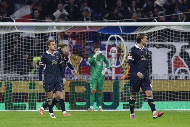 LYON , 17-11-2025 , Groupama Stadium , season 2025 2026 , UEFA Europa League League phase . match between Olympique Lyon and Go Ahead Eagles, Picture shows Eagles player Kenzo Goudmijn , Eagles player Melle Meulenstaan disappointment Olympique Lyon - Go Ahead Eagles  x200123580x Copyright: