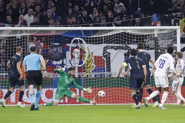 LYON , 17-11-2025 , Groupama Stadium , season 2025 2026 , UEFA Europa League League phase . match between Olympique Lyon and Go Ahead Eagles, Picture shows Eagles goalkeeper Jari de Busser Olympique Lyon - Go Ahead Eagles  x200123698x Copyright: