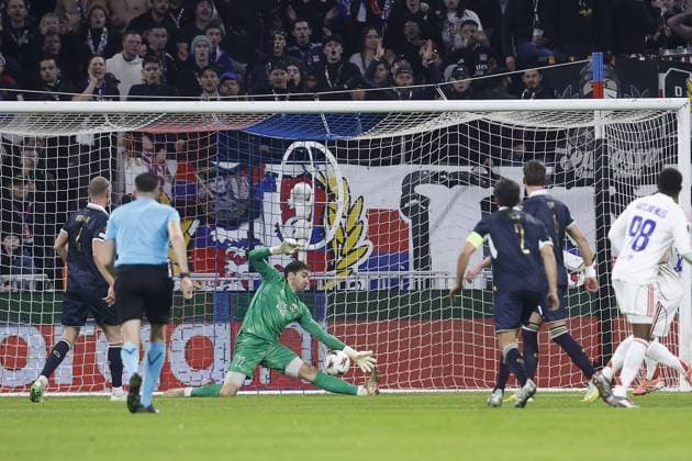 LYON , 17-11-2025 , Groupama Stadium , season 2025 2026 , UEFA Europa League League phase . match between Olympique Lyon and Go Ahead Eagles, Picture shows Eagles goalkeeper Jari de Busser Olympique Lyon - Go Ahead Eagles  x200123699x Copyright: