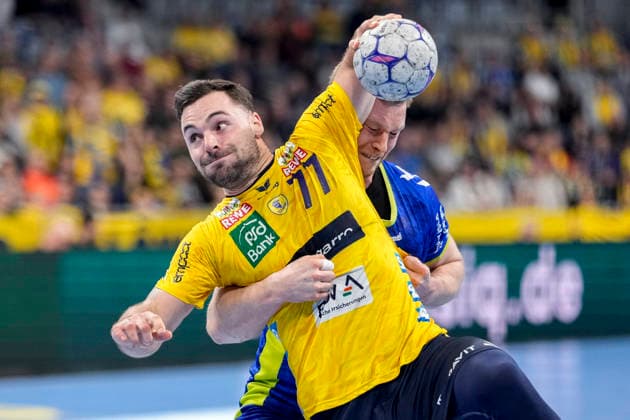 v li Dani Baijens RNL, 77 , Kristjan Horzen VfL, 27 , duel, duel, tackle, tackling, dynamics, action, action, 11 12 2025, Mannheim Germany , Handball, Bundesliga, Rhein Neckar Löwen VfL Gummersbach xozx