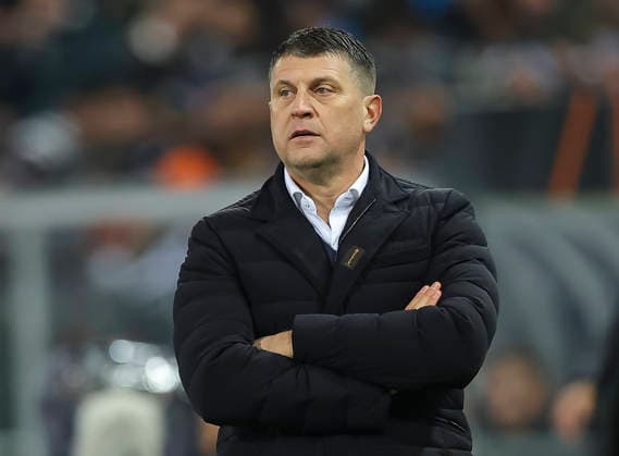 Sturm v Crvena Zvezda, UEFA Europa League, League phase, Matchday 6, season 2025 2026 Head coach Vladan Milojevic of Crvena Zvezda during the UEFA Europa League football match between Sturm Graz and Crvena Zvezda (Red Star) at Stadion Graz Liebenau on December 11. 2025. in Graz, Austria. Graz Austria Copyright: xPedjaxMilosavljevic STARSPORTx
