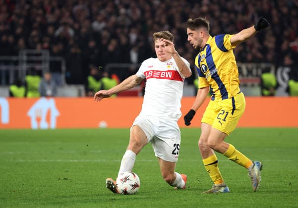 Stuttgart, Soccer UEFA Europa League, Season 2025 2026, VfB Stuttgart vs Maccabi Tel Aviv, f l Finn Jeltsch VfB , Noam Ben Harosch Tel Aviv
