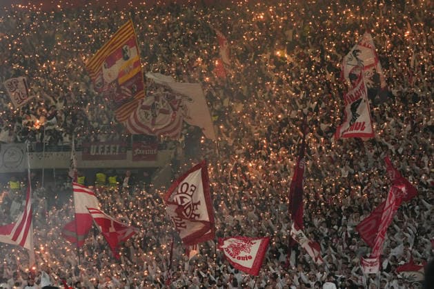 UEFA Europa League SC Freiburg vs FC Salzburg, 11 12 2025 The Freiburg fans with sparklers UEFA Europa League SC Freiburg vs FC Salzburg, Europa Park Stadium, 11 12 2025 Copyright: xBEAUTIFULxSPORTS Boscox
