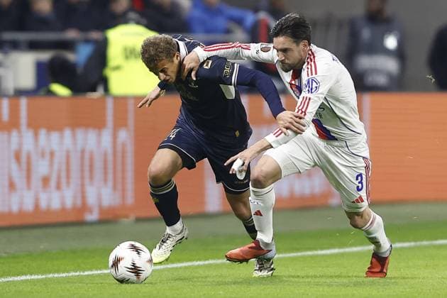 LYON , 17-11-2025 , Groupama Stadium , season 2025 2026 , UEFA Europa League League phase . match between Olympique Lyon and Go Ahead Eagles, Picture shows Eagles player Kenzo Goudmijn , Olympique Lyonnais player Nicolas Tagliafico Olympique Lyon - Go Ahead Eagles  x200123790x Copyright: