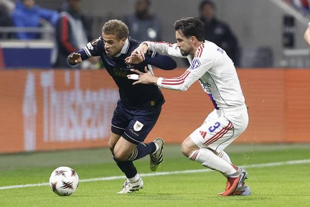 LYON , 17-11-2025 , Groupama Stadium , season 2025 2026 , UEFA Europa League League phase . match between Olympique Lyon and Go Ahead Eagles, Picture shows Eagles player Kenzo Goudmijn , Olympique Lyonnais player Nicolas Tagliafico Olympique Lyon - Go Ahead Eagles  x200123791x Copyright: