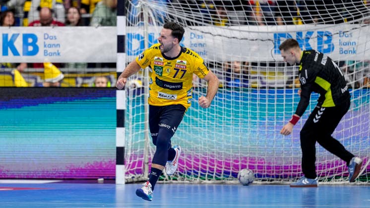 Goalscorer Dani Baijens RNL, 77 , Rhein Neckar Löwen player, celebrates a goal, cheer, cheer, goal celebration, celebrate the goal, goal, celebration, cheers about the goal, rejoicing, joy, optimistic, positive, game scene, highlight, single picture, single photo, action, action, 11 12 2025, Mannheim Germany , Handball, Bundesliga, Rhein Neckar Löwen VfL Gummersbach xozx