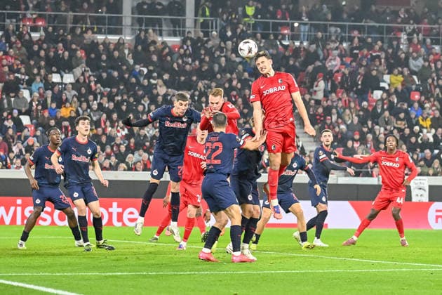 Maximilian Eggestein SC Freiburg, 08 at header GER, SC Freiburg FC Salzburg, Football, Europa League, Matchday 6, Season 2025 2026, 11 12 2025 GER, SC Freiburg FC Salzburg, Football, Europa League, Matchday 6, Season 2025 2026, 11 12 2025 Freiburg Copyright: xEibner-Pressefoto ThomasxHessx EP_THS
