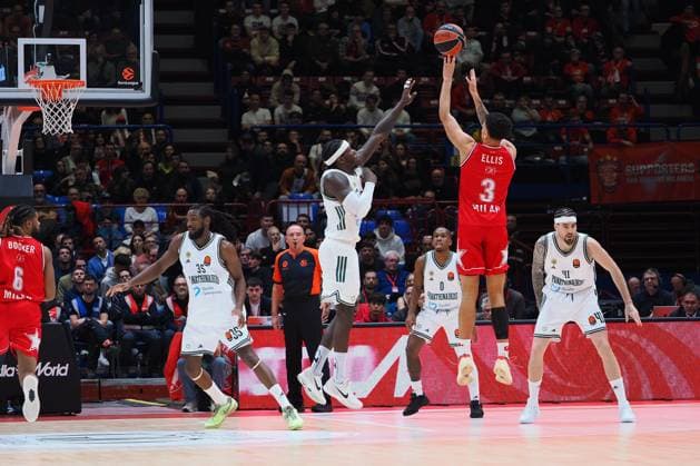 Quinn Ellis (EA7 Emporio Armani Olimpia Milano) during Olimpia Milano vs Panathinaikos Atene, Basketball Euroleague match in Assago (MI), Italy, December 11 2025  Copyright: xSavinoxPaolella IPAxSportx xipa-agency.netx xx IPA_69039467 IPA_Agency_IPA69039467
