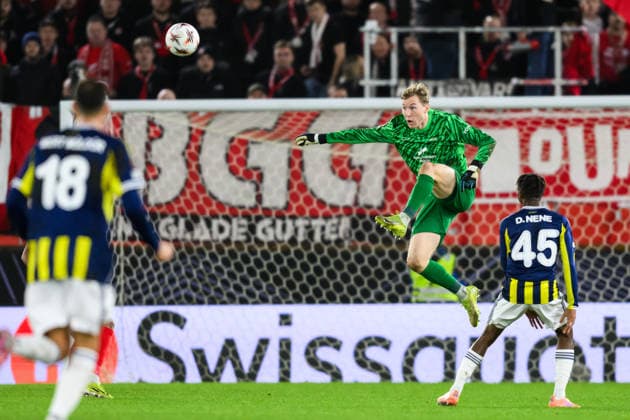 251211 Goalkeeper Mathias Dyngelandof Brann during the UEFA Europa League football match between Brann and Fenerbache on December 11, 2025 in Bergen Photo Marius Simensen BILDBYRAN COP 238 MM0053 bbeng fotboll football soccer fotball uefa europa league brann fenerbache  Copyright: MARIUSxSIMENSEN BB251211ZO031