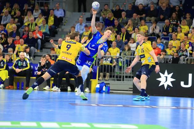 Scene with Ole Pregler 23 VfL Gummersbach , Haukur Thrastarson 25 Rhein Neckar Löwen , Mike Jensen 20 Rhein Neckar Löwen and Patrick Jahnke 996 Rhein Neckar Löwen Scene with Ole Pregler 23 VfL Gummersbach and Haukur Thrastarson 25 Rhein Neckar Löwen Copyright: xspeedshotx
