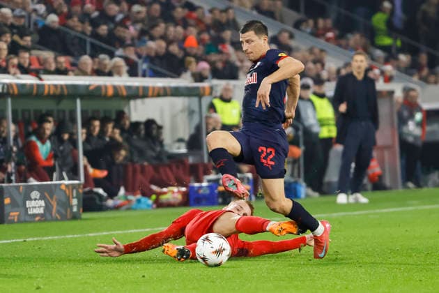 Philipp Lienhart SC Freiburg, 03 and Stefan Lainer RB Salzburg, 22 in duel , Germany, Soccer, UEFA Europa League, Matchday 6, 2025 2026, SC Freiburg vs RB Salzburg, 11 12 2025, Europa Park Stadion Freiburg , Freiburg im Breisgau, Germany Freiburg im Breisgau Europa Park Stadion Freiburg Baden Württemberg Germany Copyright: xGrantxHubbsx