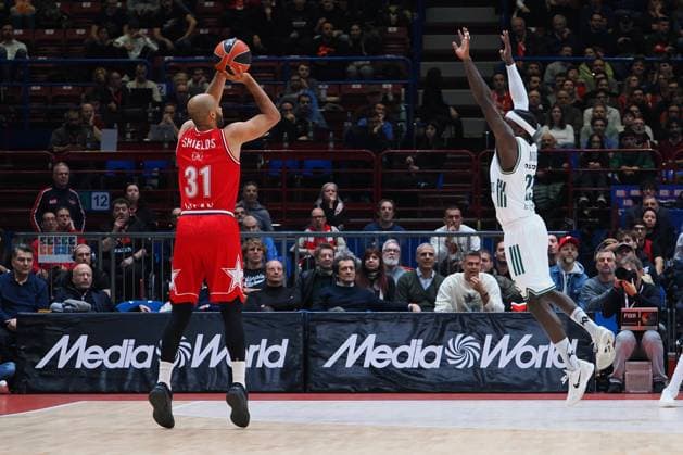 Shavon Shields (EA7 Emporio Armani Olimpia Milano) during Olimpia Milano vs Panathinaikos Atene, Basketball Euroleague match in Assago (MI), Italy, December 11 2025  Copyright: xSavinoxPaolella IPAxSportx xipa-agency.netx xx IPA_69039528 IPA_Agency_IPA69039528