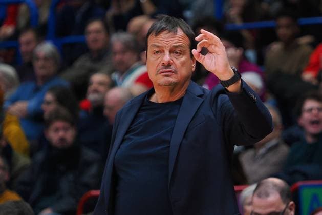 Ergin Ataman, head coach (Panathinaikos AKTOR Athens) during Olimpia Milano vs Panathinaikos Atene, Basketball Euroleague match in Assago (MI), Italy, December 11 2025  Copyright: xSavinoxPaolella IPAxSportx xipa-agency.netx xx IPA_69039923 IPA_Agency_IPA69039923