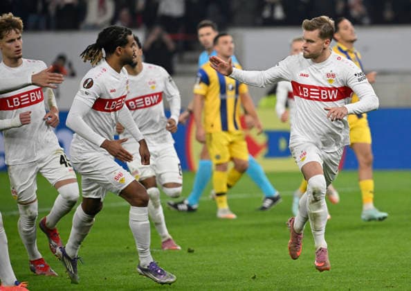 GOAL for 3 0 Penalty, penalty kick Maximilian Mittelstaedt VfB Stuttgart 07 Goal celebration Gesture Gesture Lorenz Assignon VfB Stuttgart 22 VfB Stuttgart vs Maccabi Tel Aviv FC EUROPA LEAGUE EL 11 12 2025 DFL REGULATIONS PROHIBIT ANY USE OF PHOTOGRAPHS AS IMAGE SEQUENCES AND OR QUASI VIDEO VfB Stuttgart vs Maccabi Tel Aviv FC EUROPA LEAGUE EL