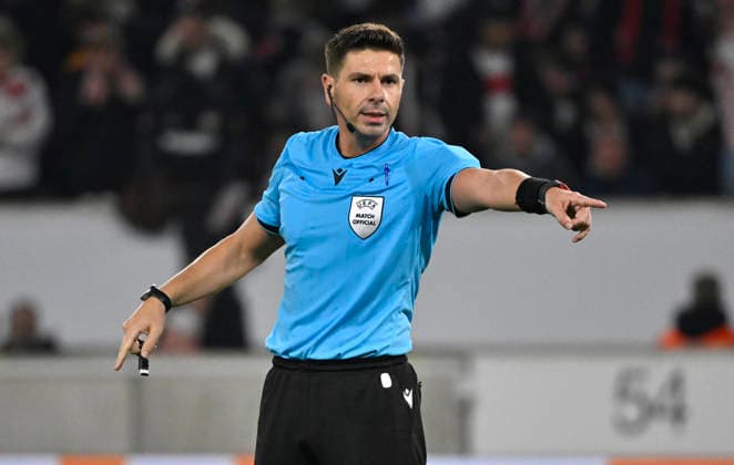 Referee Referee Marian Barbu ROU Gesture Gesture VfB Stuttgart vs Maccabi Tel Aviv FC EUROPA LEAGUE EL 11 12 2025 DFL REGULATIONS PROHIBIT ANY USE OF PHOTOGRAPHS AS IMAGE SEQUENCES AND OR QUASI VIDEO VfB Stuttgart vs Maccabi Tel Aviv FC EUROPA LEAGUE EL