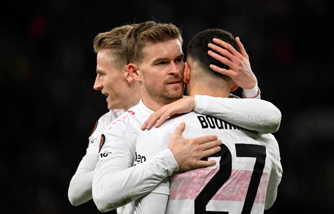 GOAL for 4 1 Josha Vagnoman VfB Stuttgart 04 not in picture Goal celebration Badredine Bouanani VfB Stuttgart 27 Maximilian Mittelstaedt VfB Stuttgart 07 Chris Fuehrich VfB Stuttgart 10 VfB Stuttgart vs Maccabi Tel Aviv FC EUROPA LEAGUE EL 11 12 2025 DFL REGULATIONS PROHIBIT ANY USE OF PHOTOGRAPHS AS IMAGE SEQUENCES AND OR QUASI VIDEO VfB Stuttgart vs Maccabi Tel Aviv FC EUROPA LEAGUE EL
