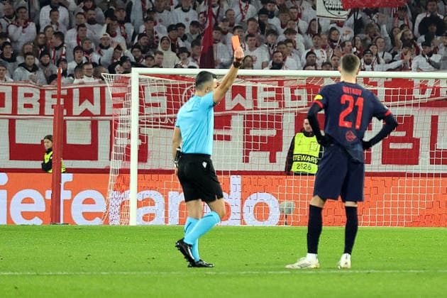 11 12 2025, xrekx, Football UEFA Europa League, SC Freiburg RB Salzburg v l Referee Referee Elchin Masiyev Petar Ratkov FC Red Bull Salzburg has received a red card, Received a red card DFL DFB REGULATIONS PROHIBIT ANY USE OF PHOTOGRAPHS as IMAGE SEQUENCES and or QUASI VIDEO Freiburg