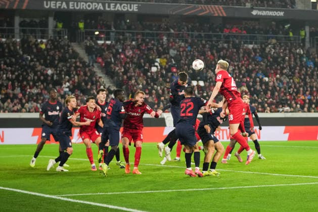 UEFA Europa League SC Freiburg v FC Salzburg, 11 12 2025 Aleksa Terzi FC Salzburg, 3 with a header from inside his own sixteen UEFA Europa League SC Freiburg v FC Salzburg, Europa Park Stadion, 11 12 2025 Copyright: xBEAUTIFULxSPORTS Boscox