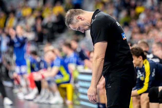 Maik Machulla coach, head coach, RNL , single picture, single photo, action, action, looking disappointed, disappointment, frustration, disappointed, pessimistic, 11 12 2025, Mannheim Germany , Handball, Bundesliga, Rhein Neckar Löwen VfL Gummersbach xozx