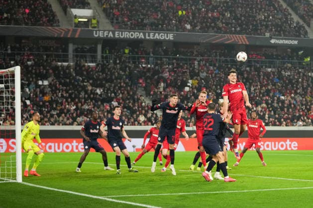 UEFA Europa League SC Freiburg vs FC Salzburg, 11 12 2025 Maximilian Eggestein SC Freiburg, 8 with a header UEFA Europa League SC Freiburg vs FC Salzburg, Europa Park Stadion, 11 12 2025 Copyright: xBEAUTIFULxSPORTS Boscox