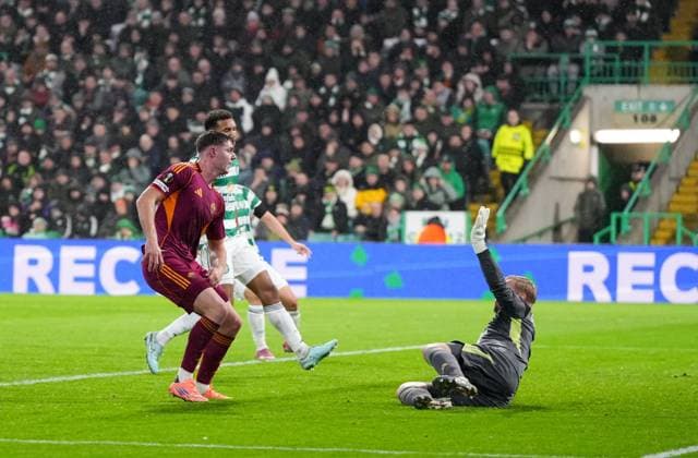 Evan Ferguson of AS Roma scores to give Roma a 0-2 lead. Celtic v Roma, UEFA Europa League, Group Stage, Football, Celtic Park, Glasgow, Scotland, UK - 11 Dec 2025Glasgow Celtic Park United Kingdom EDITORIAL USE ONLY No use with unauthorised audio, video, data, fixture lists, club league logos or live services. Online in-match use limited to 120 images, no video emulation. No use in betting, games or single club league player publications. Copyright: xStuartxWallace Shutterstockx 16080577ax