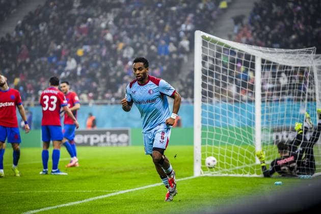 BUCHAREST , 11-12-2025 , National Arena , season 2025 2026 , UEFA Europa League football , League phase matchday 6 , match between FC Steaua Boekarest and Feyenoord , picture shows 1-2 scored by Feyenoord player Quinten Timber FCSB - Feyenoord  x200124394x Copyright: