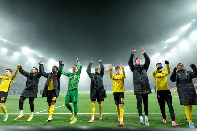Switzerland UEFA Europa League 2025 26, BSC Young Boys vs LOSC Lille Stadion Wankdorf, Bern The BSC Young Boys team after the win against LOSC Lille Bern Stadion Wankdorf Bern Switzerland Copyright: xKjetilxWaberx