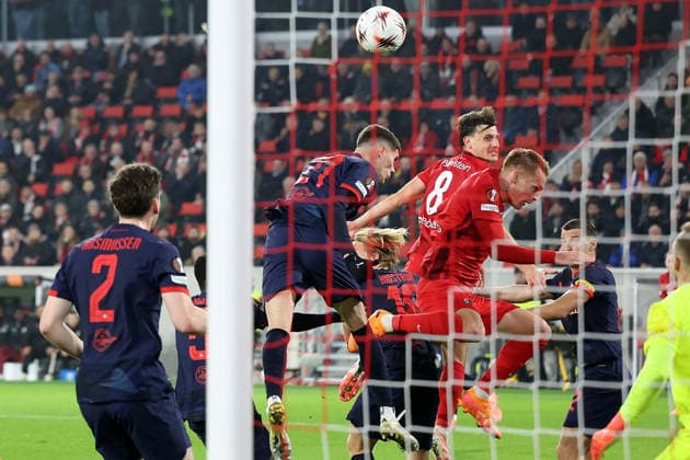 11 12 2025, xrekx, Football UEFA Europa League, SC Freiburg RB Salzburg v l Header Maximilian Eggestein SC Freiburg DFL DFB REGULATIONS PROHIBIT ANY USE OF PHOTOGRAPHS as IMAGE SEQUENCES and or QUASI VIDEO Freiburg
